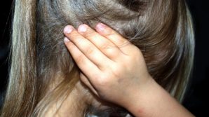 Palermo, picchiata e violentata sessualmente dal padre perchè omosessuale: