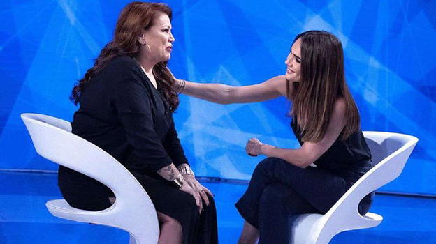 Verissimo, Serena Grandi parla del tumore al seno: "Ho molta paura"
