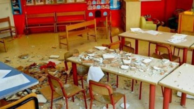Novara, cadono calcinacci dal soffitto di un asilo: cinque i feriti
