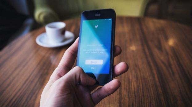Twitter: partono i test di nuove funzioni con l’app Twttr, e si affina la segnalazione dei tweet con dati personali