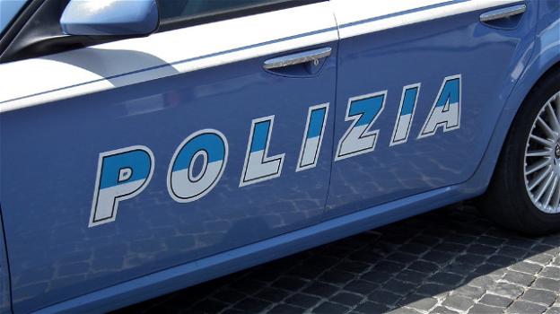 Reggio Calabria, fugge dai domiciliari e dà fuoco all’ex-moglie dentro l’auto davanti alla scuola dei figli
