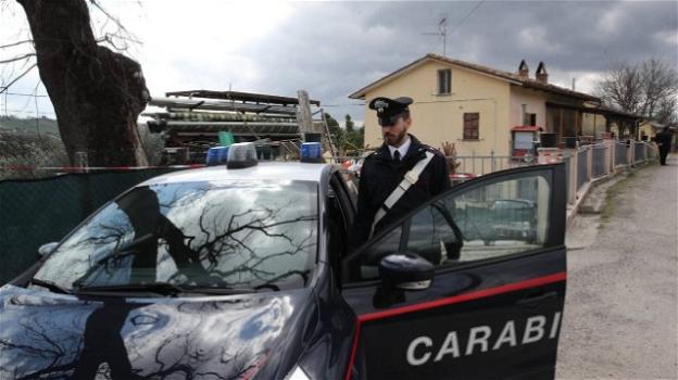 Pesaro-Urbino, 74enne trovato morto in casa: è stato legato ed imbavagliato