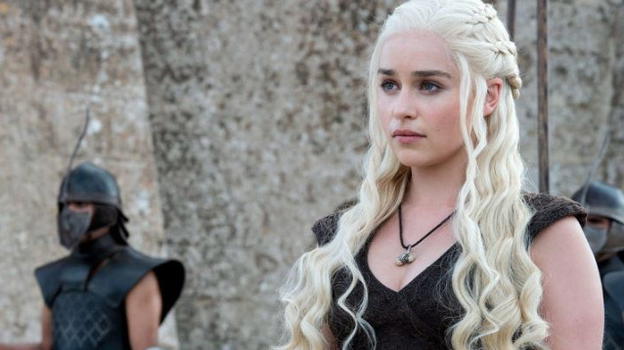 Emilia Clarke, sopravvissuta a due aneurismi celebrali