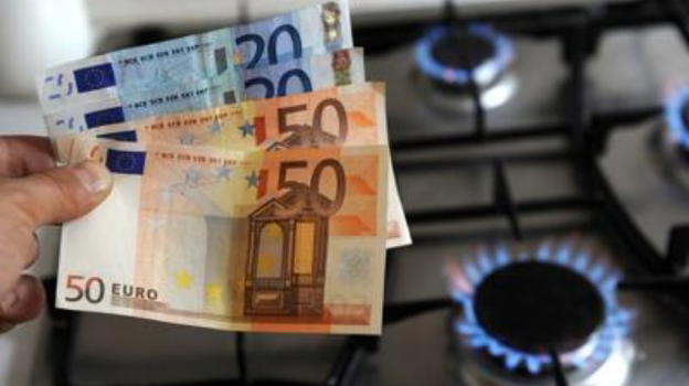 Gas e luce: dal primo aprile bollette meno care