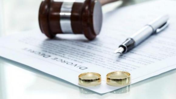 Chiede il divorzio dopo due mesi dal matrimonio: “Mia moglie puzza, non si lava. È una tortura”