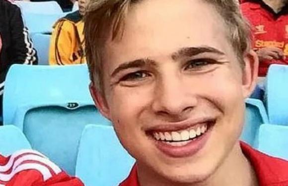 Violentava le sue piccole allieve in piscina: arrestato istruttore di nuoto