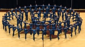 Le ballerine formano un cerchio durante l’esibizione: quello che accade coglie tutti di sorpresa