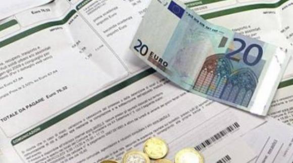 Dal 1° aprile bollette meno salate: gas e luce giù fino al 10%