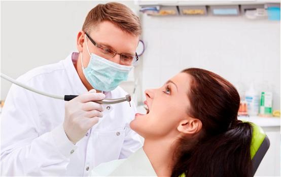 Cura dei denti, presto in Italia dentisti pubblici a basso costo: “15 euro per una carie, 20 per la ricostruire denti”
