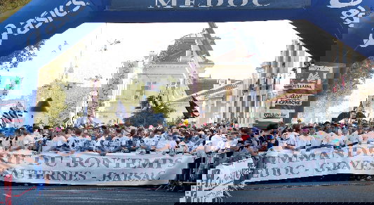 Ritorna la maratona più bella del mondo: alcol, vino e formaggi lungo tutto il percorso