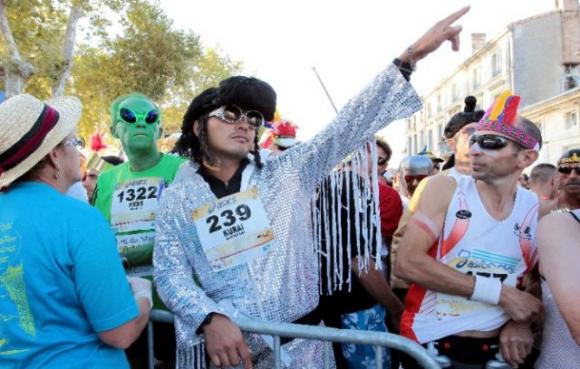 Ritorna la maratona più bella del mondo: alcol, vino e formaggi lungo tutto il percorso