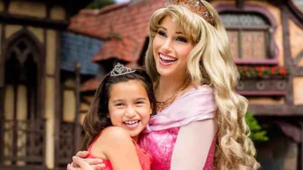 Una coppia cerca una babysitter che si prenda cura delle figlie vestita da principessa Disney: stipendio da favola