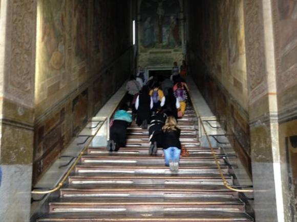 Roma, le Scale Sacre visibili dopo 300 anni: i gradini percorsi da Gesù saranno agibili ai fedeli