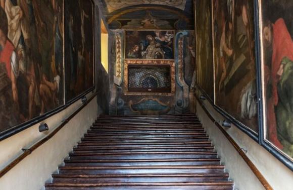 Roma, le Scale Sacre visibili dopo 300 anni: i gradini percorsi da Gesù saranno agibili ai fedeli
