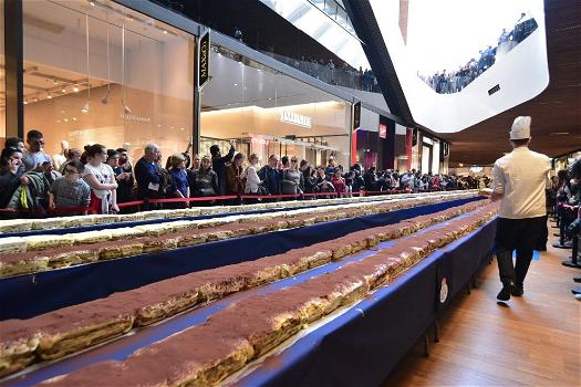 A Milano il tiramisù più lungo del mondo: 15mila porzioni e 50mila savoiardi utilizzati