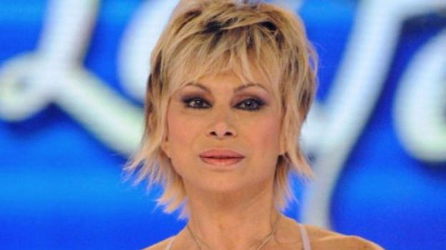 Carmen Russo sul suo passato: “Ho conosciuto gente che prometteva successo in cambio di certi favori”