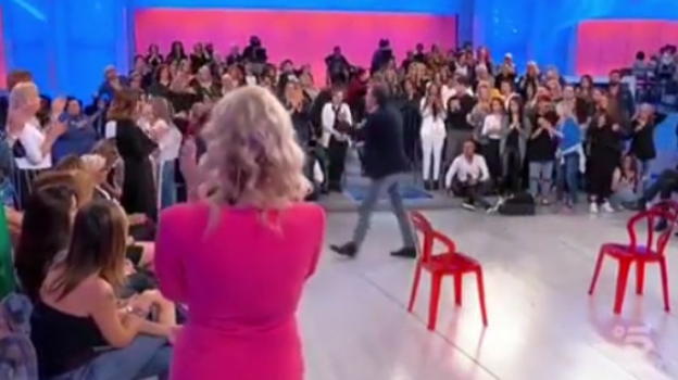 U&D Over, Gian Battista Ronza cacciato dalla trasmissione. L’assistente di Maria De Filippi spiega cosa è successo
