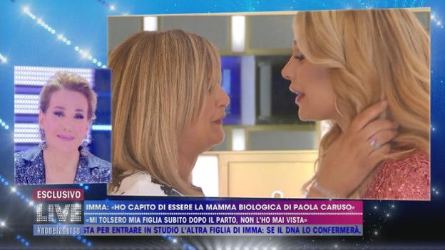 Live – Non è la D’Urso, Paola Caruso conosce la presunta madre biologica: il padre è un ex calciatore del Catanzaro