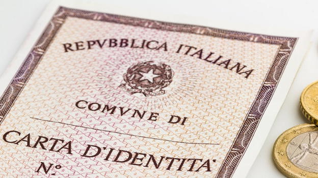 Carta dʼidentità minori: non più "genitori", ma "madre e padre"