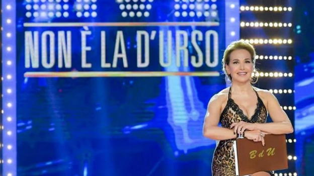 "Live – Non è la D’Urso" tiene testa a Montalbano: Barbara D’Urso soddisfa le aspettative di Mediaset