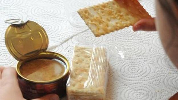 Verona: danno solo crackers e tonno alla bimba i cui genitori non possono pagare la mensa