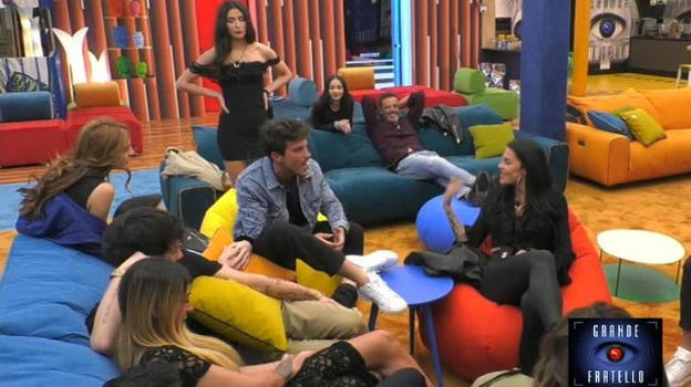 GF16, nasce la seconda coppia: un concorrente si dichiara e il sentimento è corrisposto
