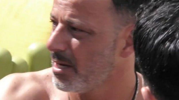 Grande Fratello 16, Kikò Nalli in lacrime rivela: "Nessuno mi chiede come sto per la fine del matrimonio con Tina”