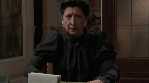 “Una Vita” anticipazioni, puntata 30 aprile: Ursula scopre la verità sulla cicatrice di Olga e Blanca