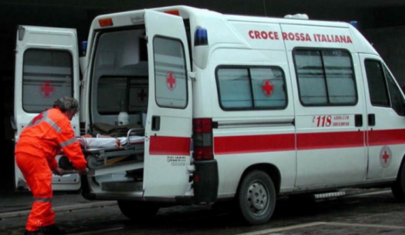 Ancona: arrivano i soccorsi per un uomo a terra ma è un prete ubriaco