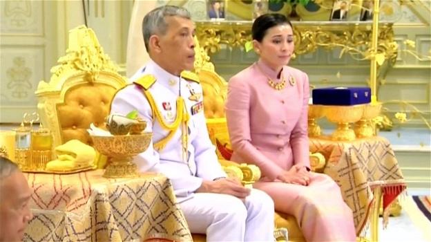 Thailandia, il re Maha Vajiralongkorn sposa la sua guardia del corpo Suthida