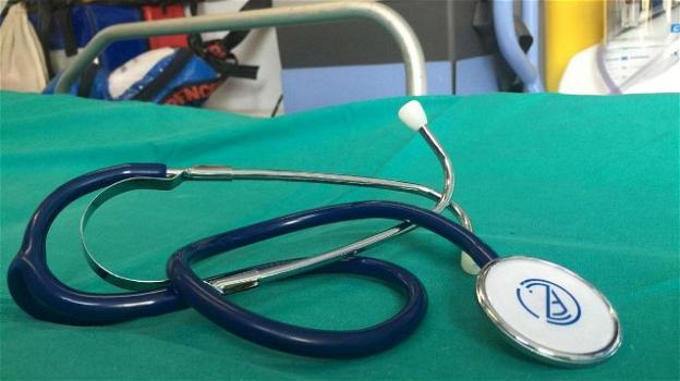 Sassari, 93enne cade dalla barella in ospedale e muore: stava attendendo di fare degli esami