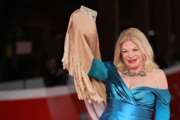 Sandra Milo confessa: “Per pagare i miei debiti, mi sono concessa ad un uomo e lui ha saldato tutto”