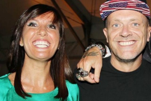 Max Pezzali Matrimonio A 51 Anni Sposa La Sua Migliore Amica Debora E Smentisce La Sua Regola Dell Amico