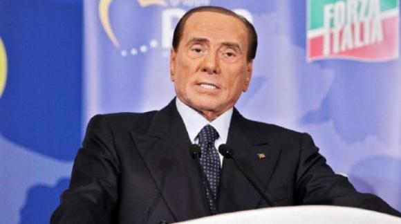 Berlusconi senza freni: “Prima me ne facevo sei a sera, oggi dopo la terza mi addormento”