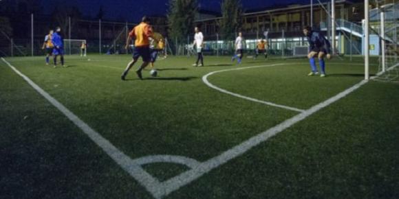 Va a rubare al calcetto durante partita fra carabinieri: arrestato
