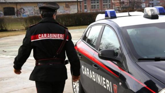 Va a rubare al calcetto durante partita fra carabinieri: arrestato