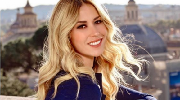 Elena Santarelli ricomincia da New York, vacanza in famiglia per festeggiare la guarigione del piccolo Giacomo