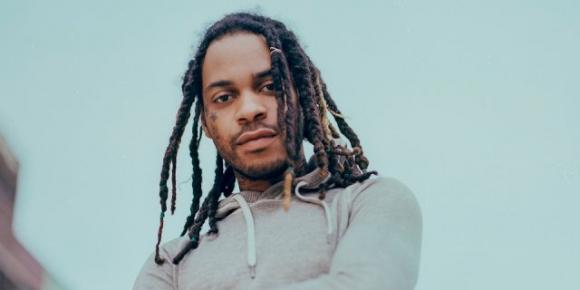 Dipinge il suo cane di rosso: nella bufera il rapper Valee