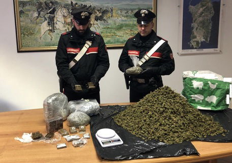 Rito voodoo per diventare invisibili agli occhi dei poliziotti: corrieri della droga nigeriani arrestati