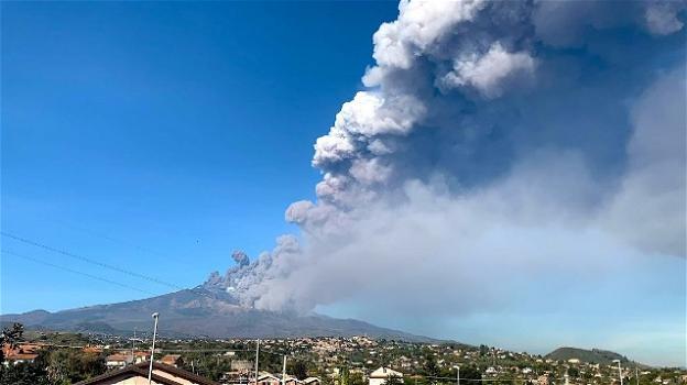 Nuova eruzione dell’Etna, attesi disagi