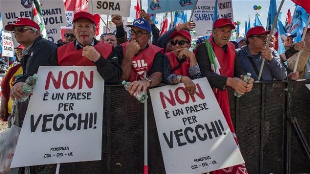 Pensionati in corteo a Roma: "Dateci retta" è lo slogan contro il governo