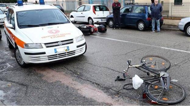 Padova, 96enne vittima di un incidente in bici prima paga le bollette poi si fa curare