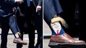 Calzini di Donald Trump contraffatti in vendita su Amazon. Lo strano caso dell’e-commerce