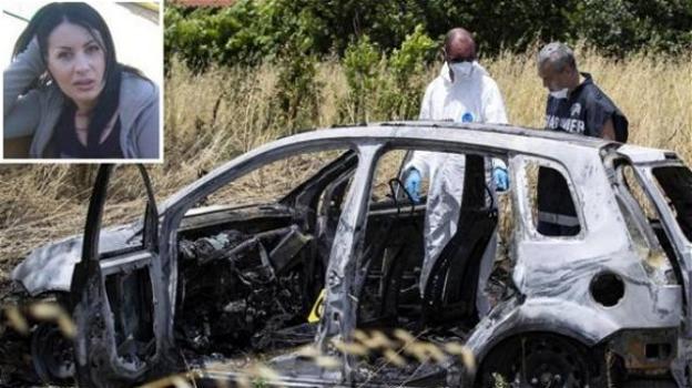 Roma, coppia bruciata viva in auto: probabile omicidio per gelosia