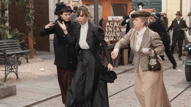Anticipazioni spagnole “Una Vita”: Bellita lancia le uova contro Felicia durante le proteste nel quartiere