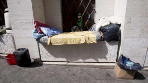 Napoli, anche un clochard tra i prestanome della maxi-frode milionaria di fatture false