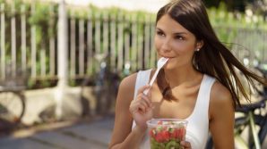 Come combattere il caldo a tavola con gli alimenti giusti