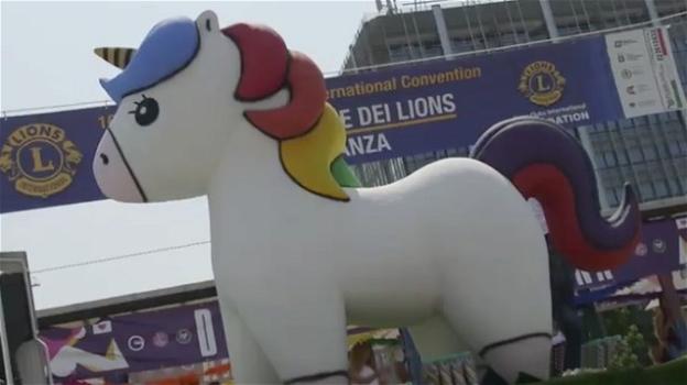 Unicorno nel centro di Milano: Pride 2019