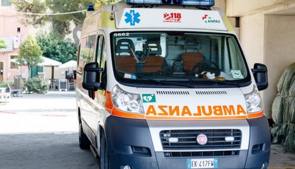 Il cognato fa una battuta sul vestito della sposa e il matrimonio finisce in rissa: carabinieri e ambulanze sul posto