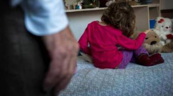 Scosse elettriche e lavaggi del cervello su bambini: il business choc scoperto dai carabinieri